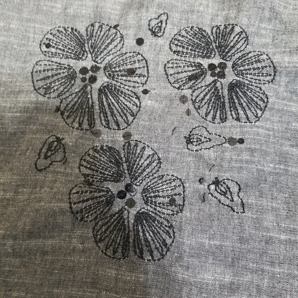 Gray Floral Embroidered Women's Skirt Size 12 - Picture 8 of 9